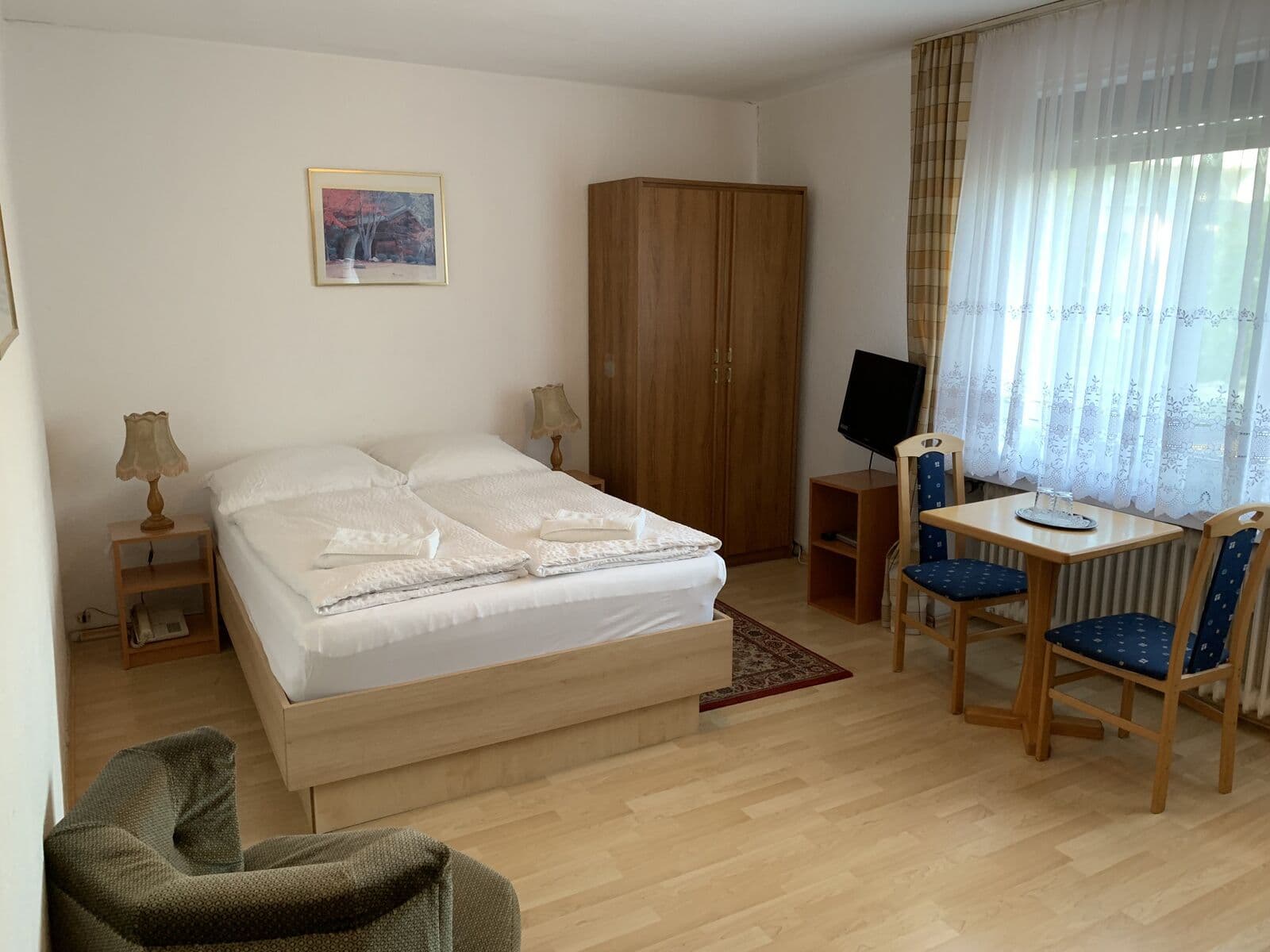 Doppelzimmer mit Kleiderschrank