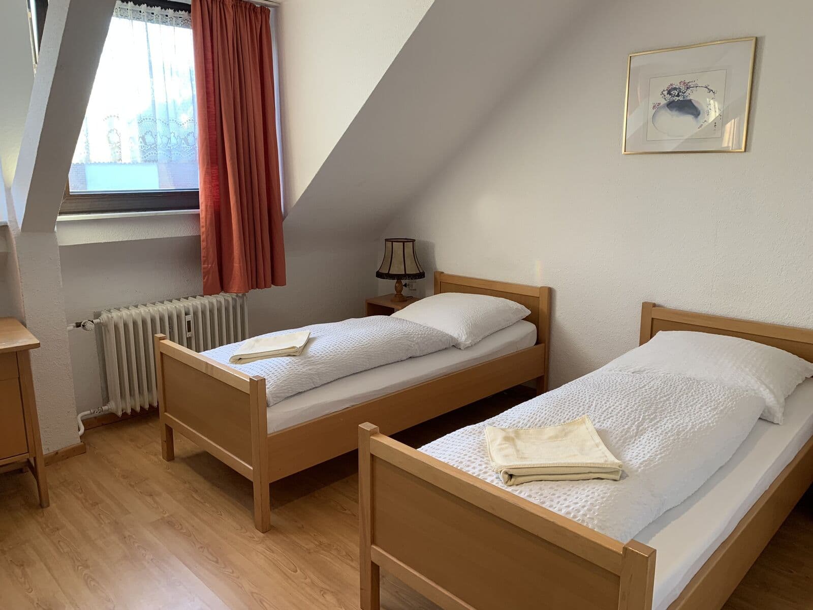 Zweibettzimmer unter der Dachschräge